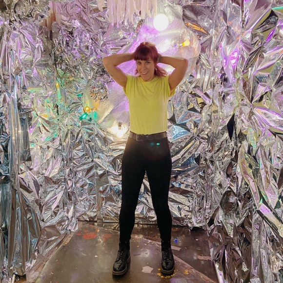 Meet your Posher, Carrie - Picture 2 of 2